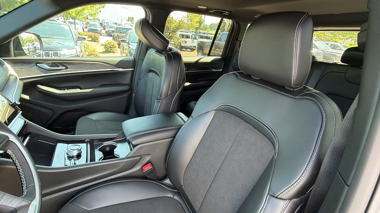 New 2026 Jeep Grand Cherokee Altitude AWD/4WD image 18
