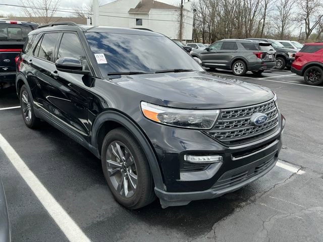 Used 2024 Ford Explorer XLT w/ Equipment Group 202A image 4