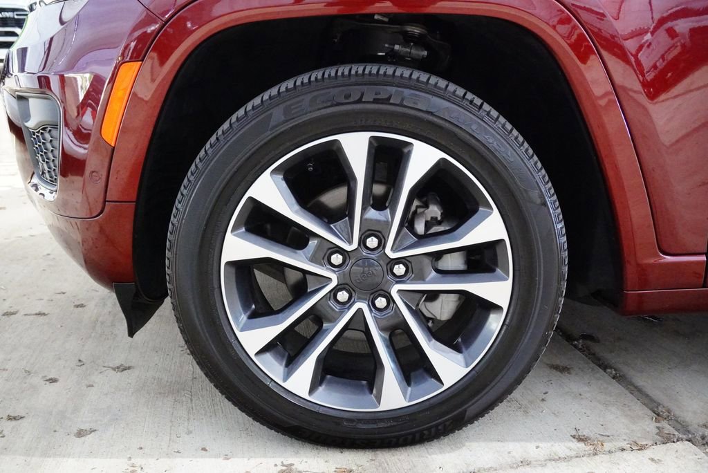 Used 2024 Jeep Grand Cherokee Overland AWD/4WD image 11