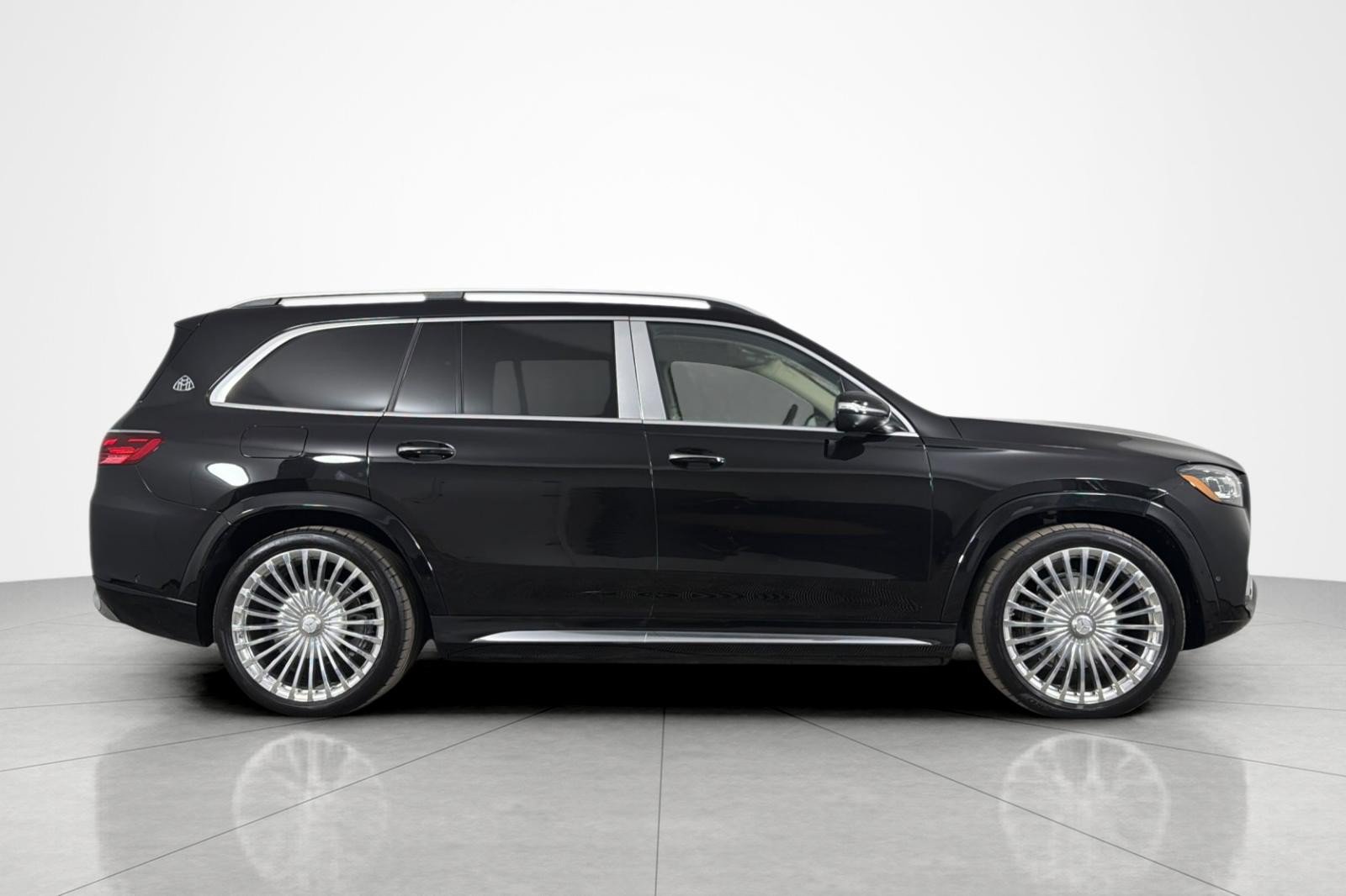 Used 2025 Mercedes-Benz Maybach GLS 600 4MATIC image 6