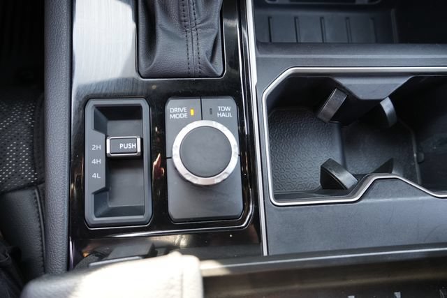 Used 2025 Toyota Tundra Limited AWD/4WD image 38