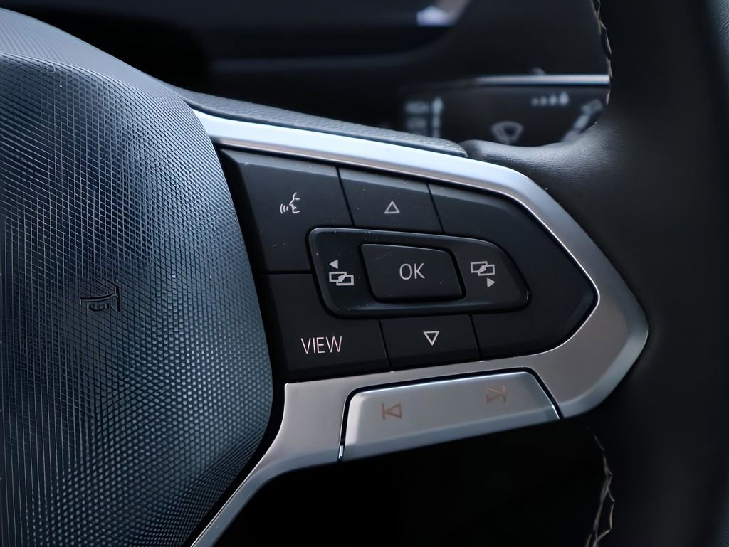 Used 2024 Volkswagen Tiguan SE image 32