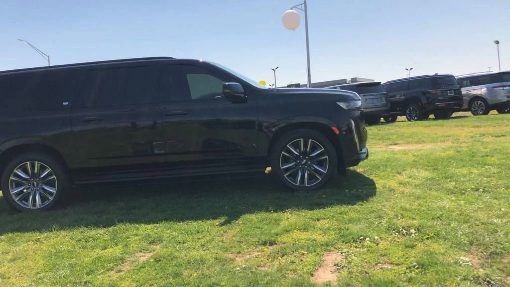 Used 2023 Cadillac Escalade ESV Sport Platinum AWD/4WD image 9