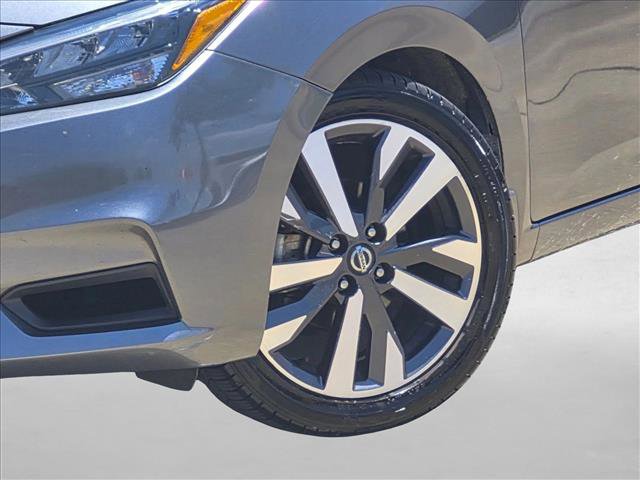 Used 2020 Nissan Versa SR w/ Convenience Package FWD image 9