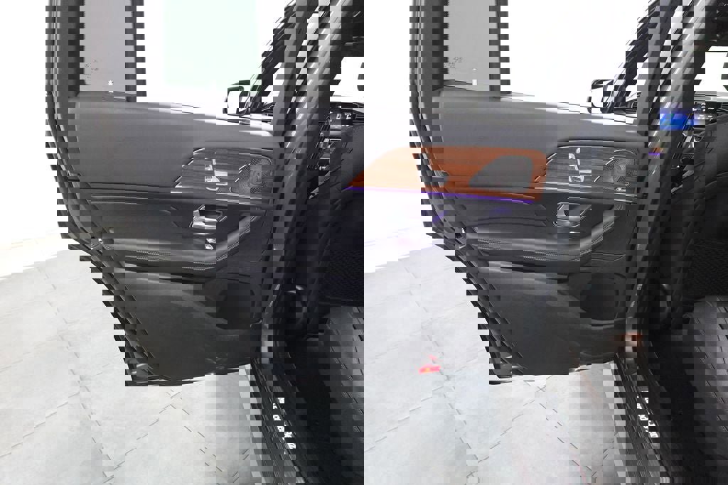 Used 2025 Mercedes-Benz GLS 450 4MATIC image 23