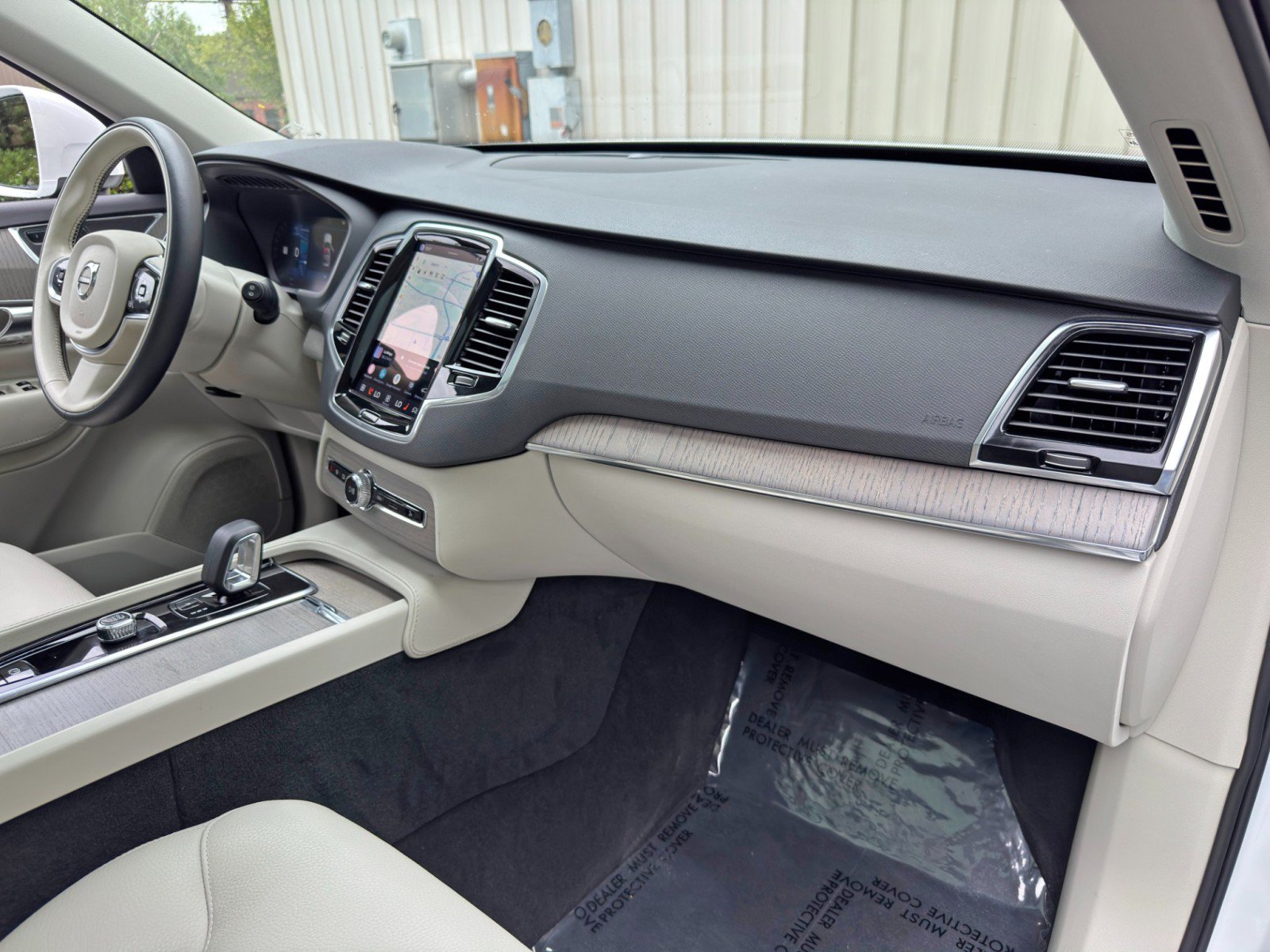 Used 2025 Volvo XC90 T8 Plus AWD/4WD image 15