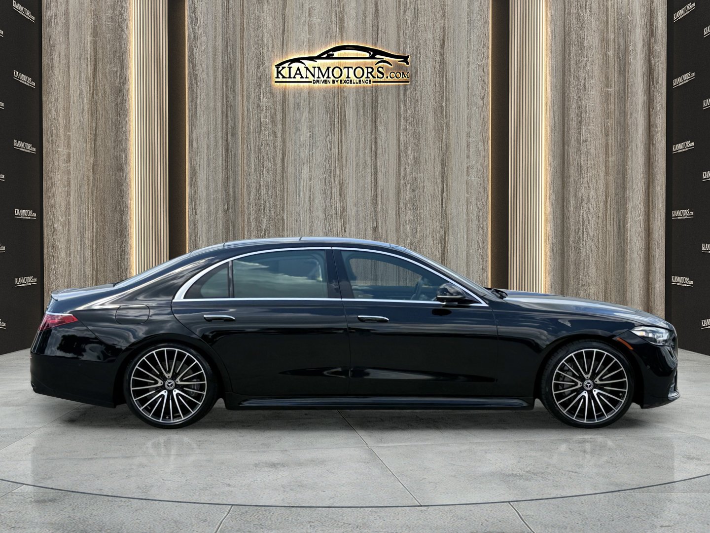 Used 2022 Mercedes-Benz S 580 4MATIC Sedan w/ AMG Line Package image 9