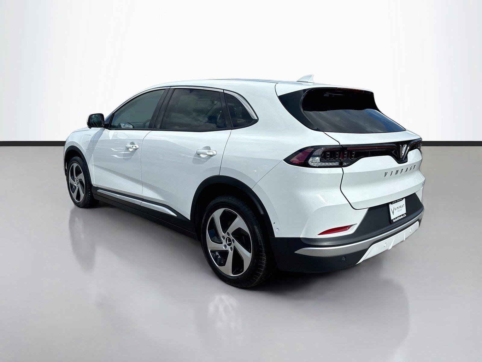 New 2027 VinFast VF 8 Eco AWD/4WD image 5