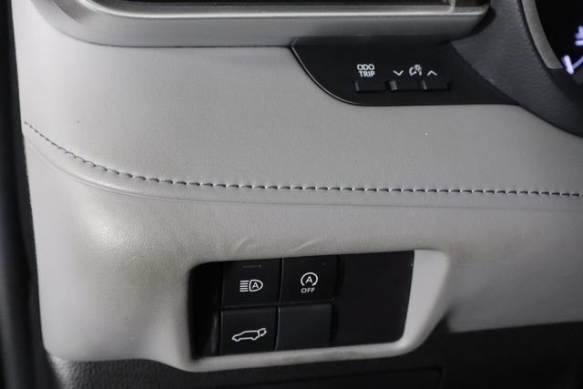 Used 2023 Toyota Highlander XLE FWD image 22