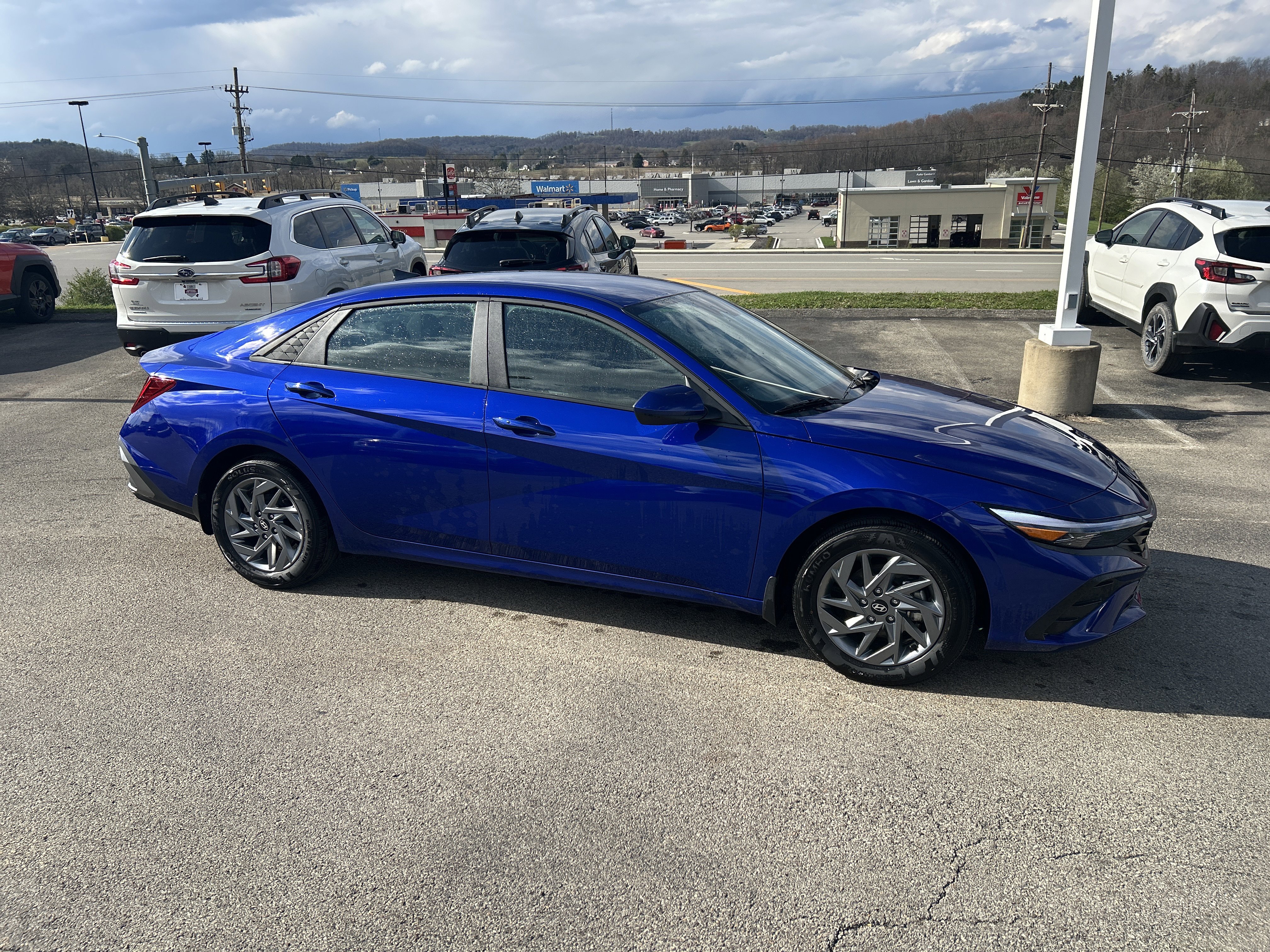 Used 2025 Hyundai Elantra Blue image 4