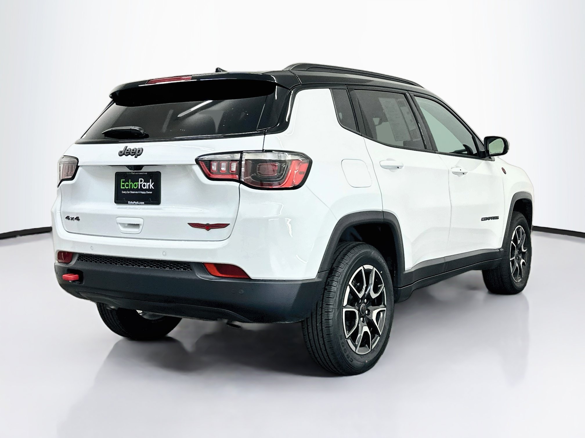 Used 2025 Jeep Compass Trailhawk AWD/4WD image 9