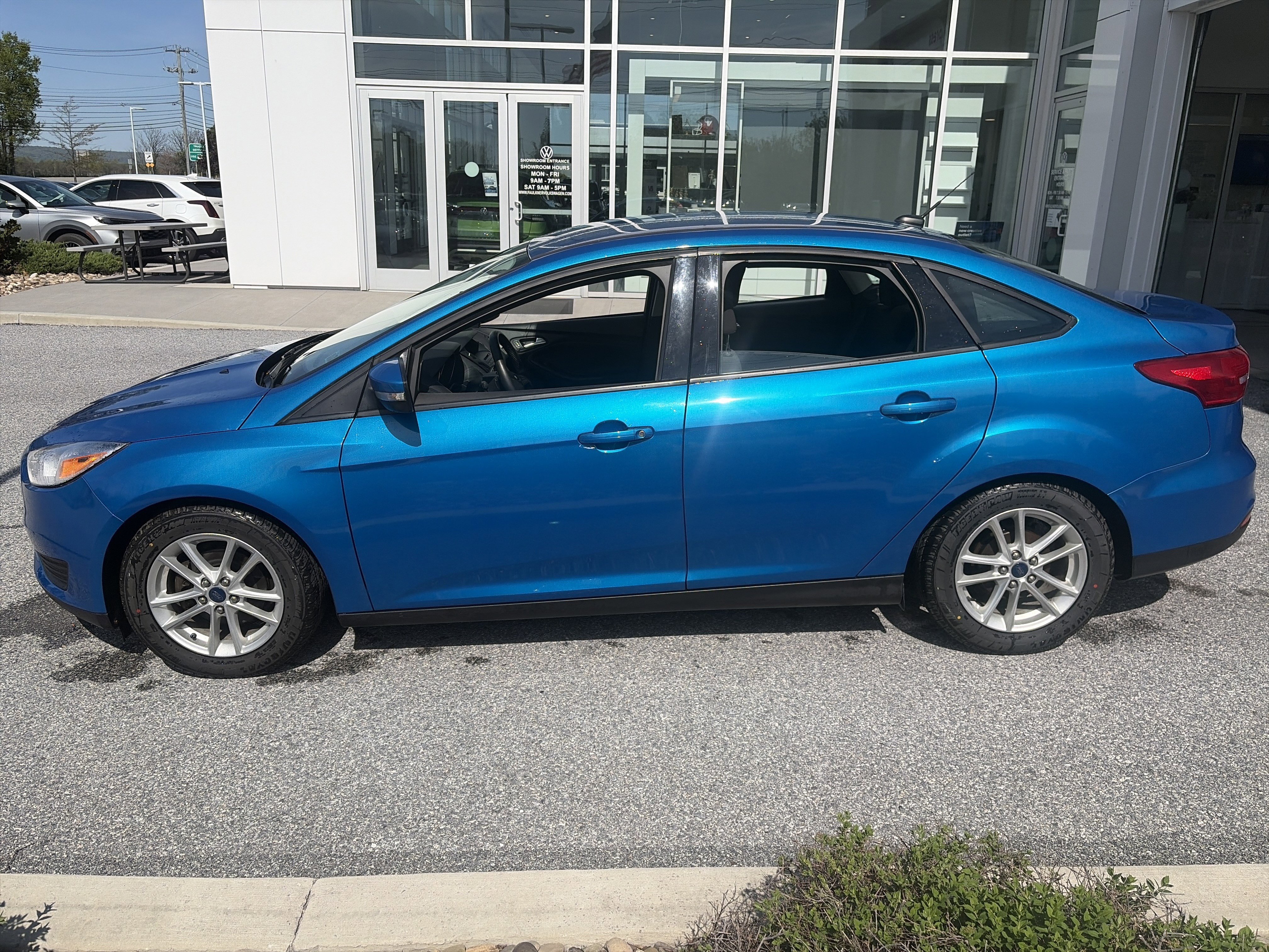 Used 2016 Ford Focus SE w/ SE Cold Weather Package FWD image 8