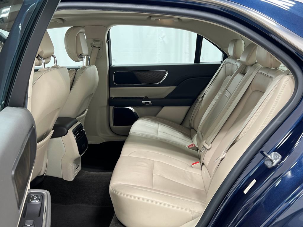 Used 2017 Lincoln Continental Select w/ Climate Package image 31