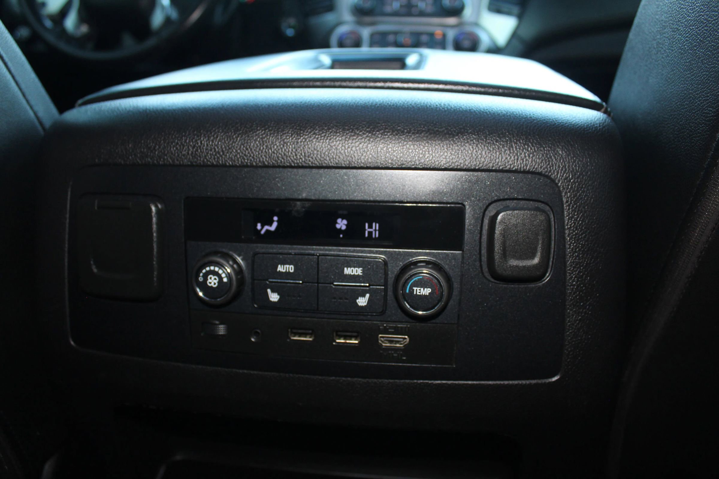 Used 2018 Chevrolet Tahoe Premier AWD/4WD image 23