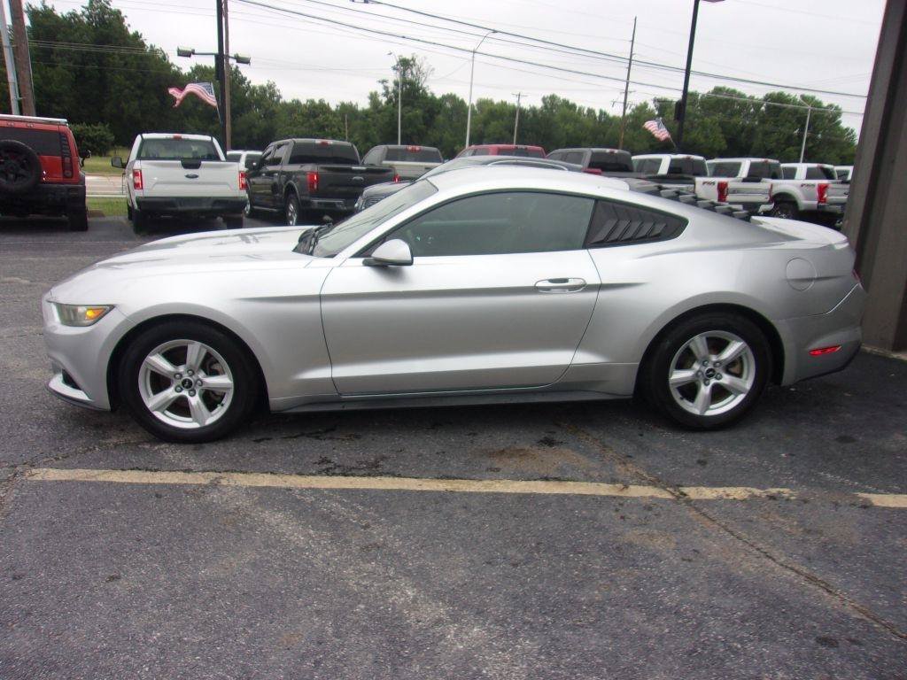 Used 2015 Ford Mustang Coupe RWD image 2