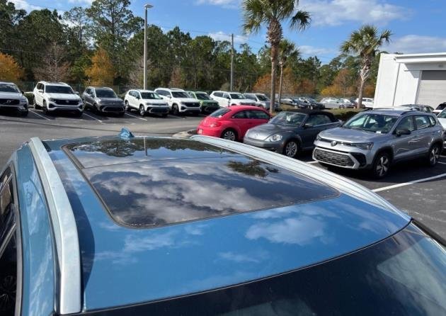 Certified 2023 Volvo XC40 B5 Plus w/ Driver Assist Package image 6