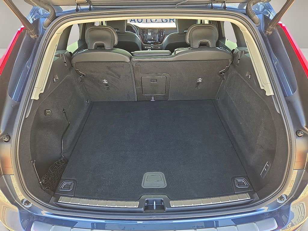 Used 2023 Volvo XC60 B6 Ultimate w/ Climate Package image 12