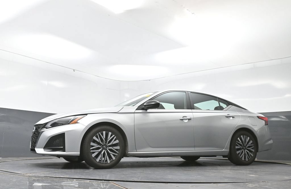 Used 2024 Nissan Altima 2.5 SV FWD image 51