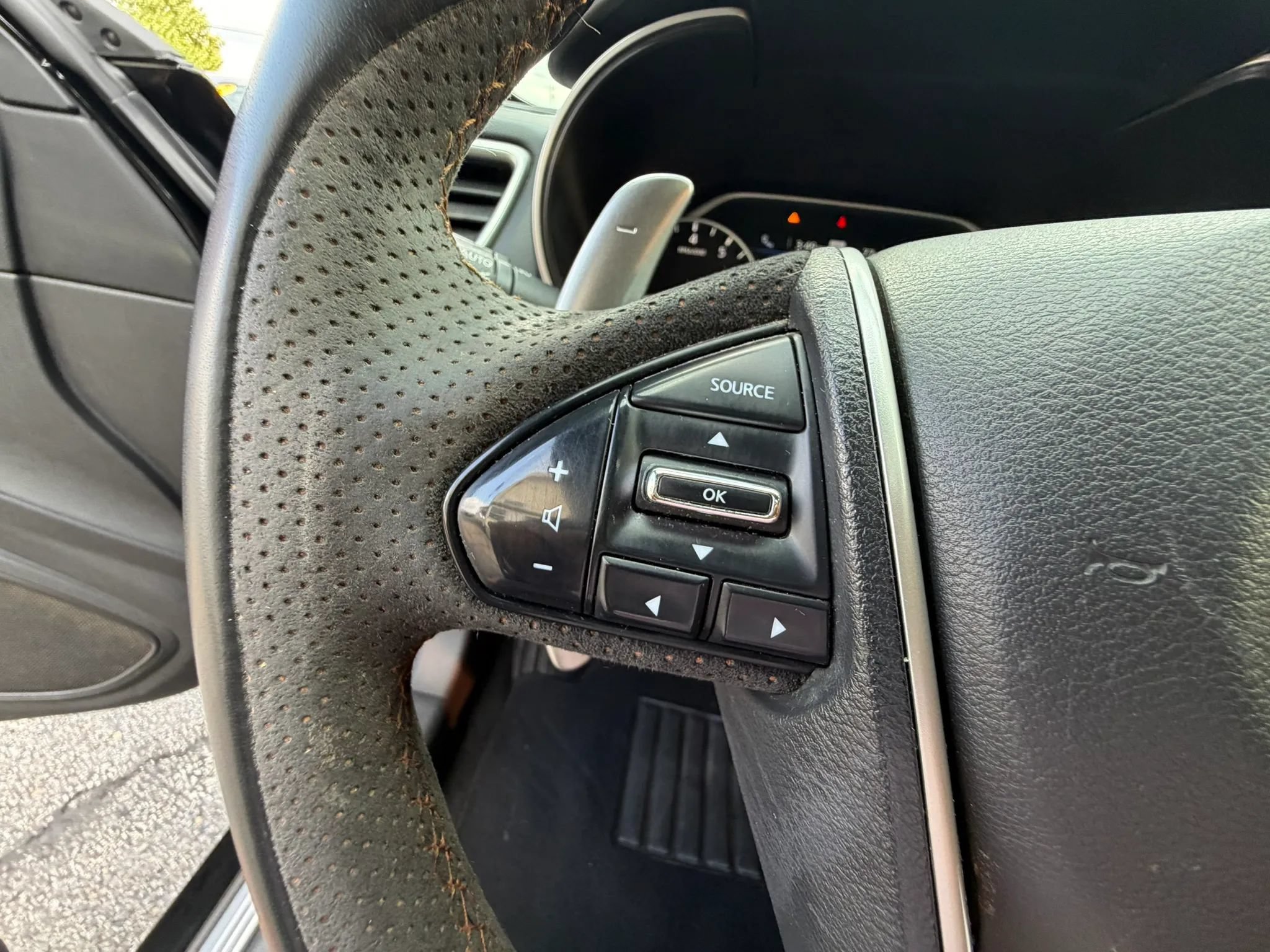 Used 2020 Nissan Maxima SR w/ Sport Mat Group FWD image 41