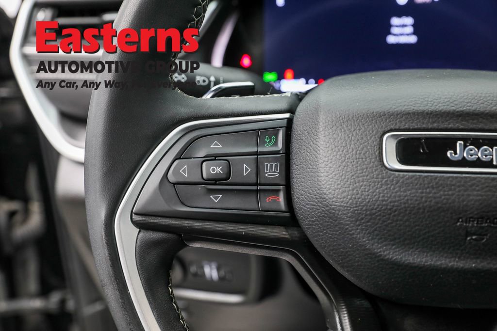 Used 2023 Jeep Grand Cherokee L Laredo image 15