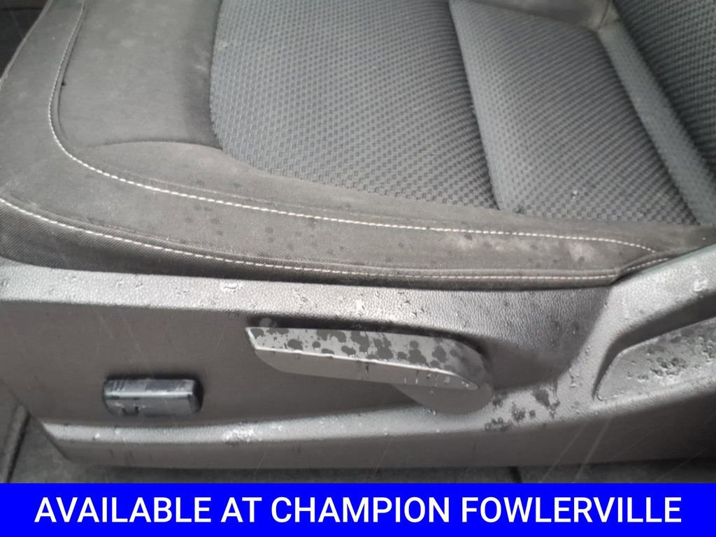 Used 2022 Chevrolet Colorado LT w/ Safety Package RWD image 11