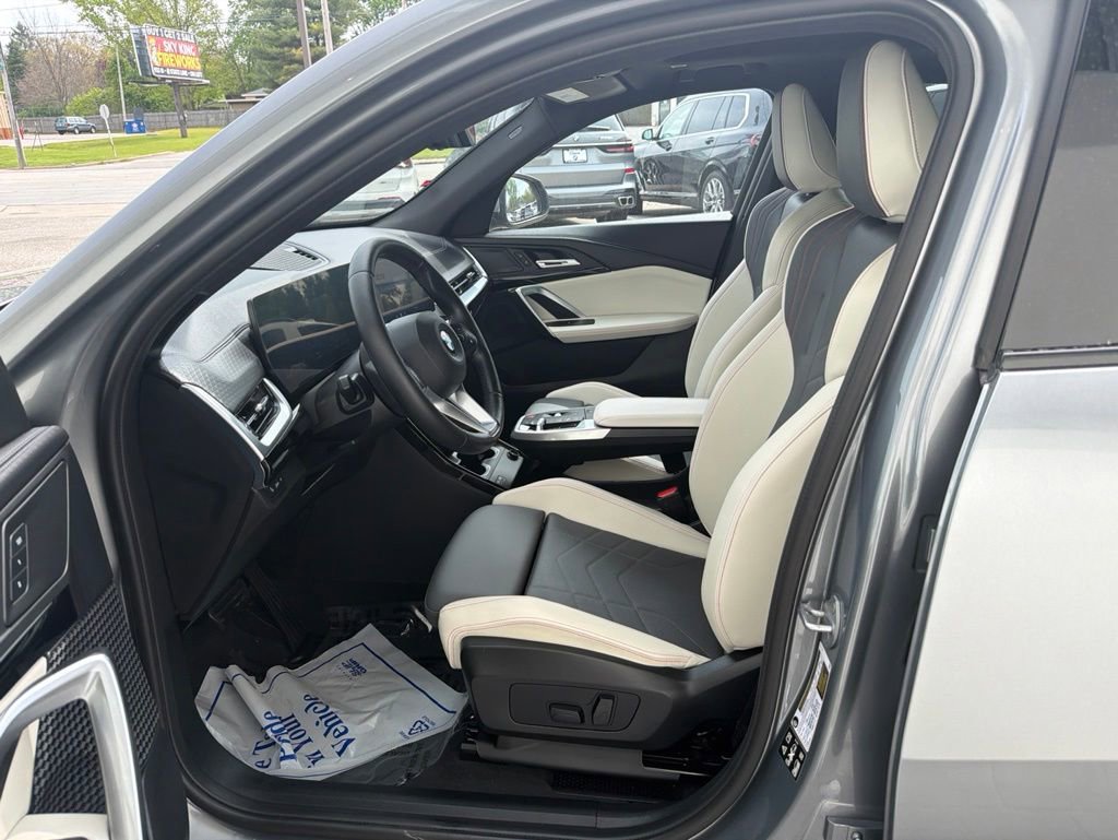 Certified 2025 BMW X2 xDrive28i w/ Convenience Package AWD/4WD image 32