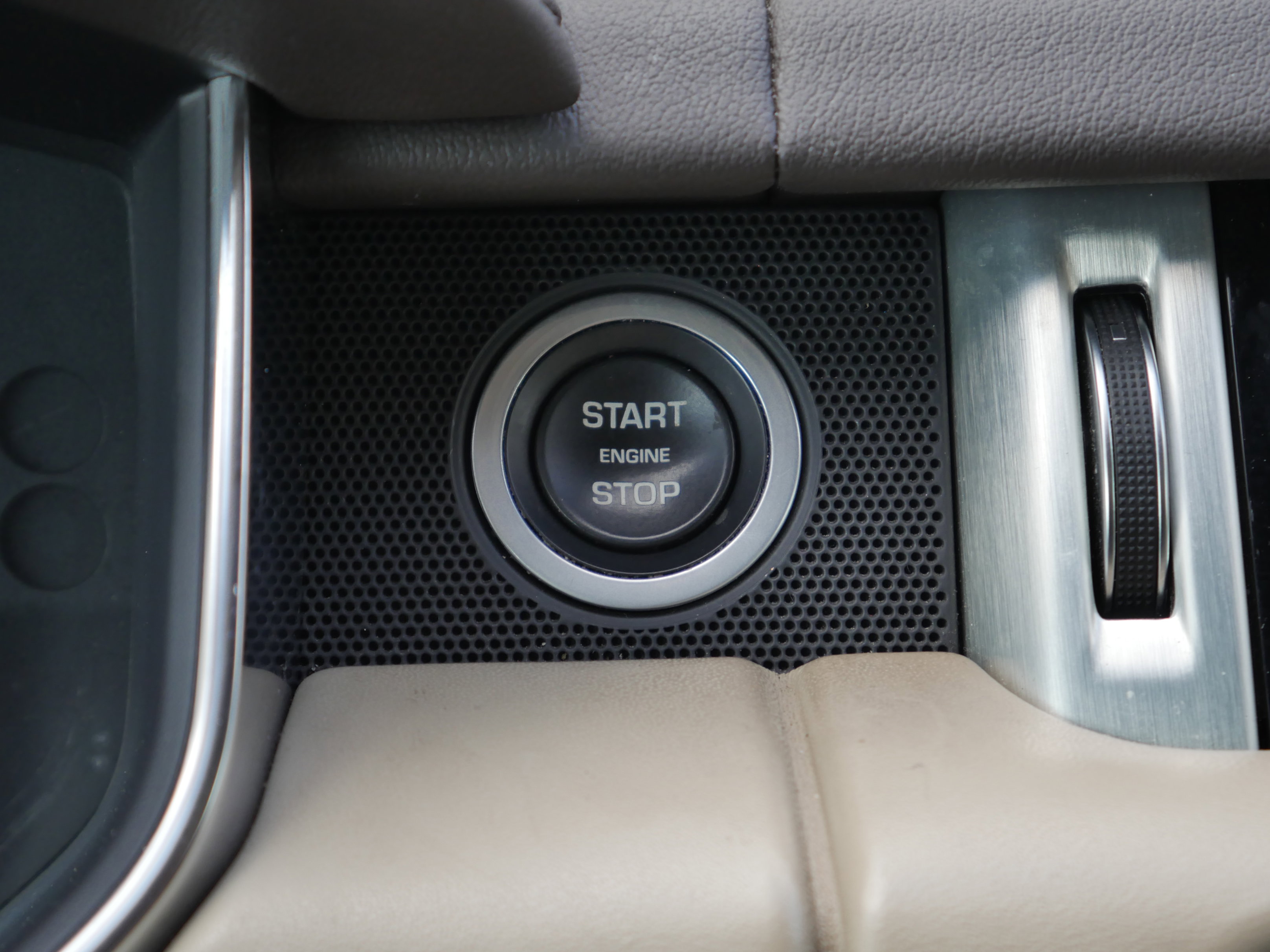 Used 2019 Land Rover Range Rover Supercharged image 9