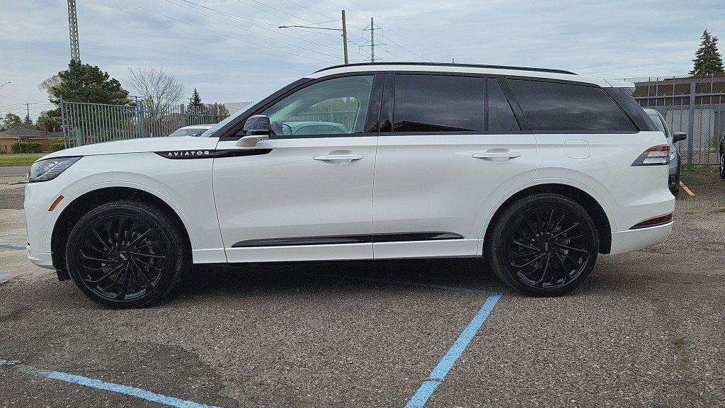 Used 2025 Lincoln Aviator Reserve w/ Jet Appearance Package AWD/4WD image 5