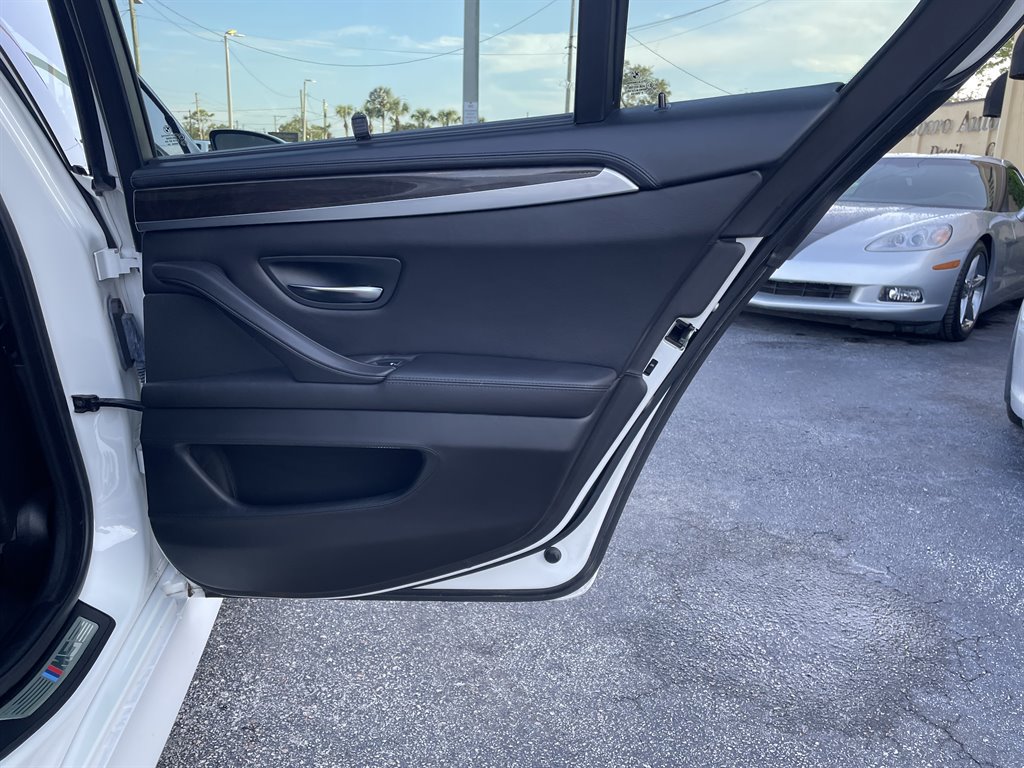 Used 2013 BMW M5 RWD image 46