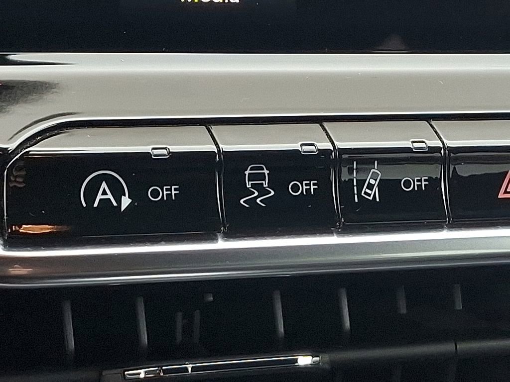 Used 2024 Jeep Compass Latitude image 24