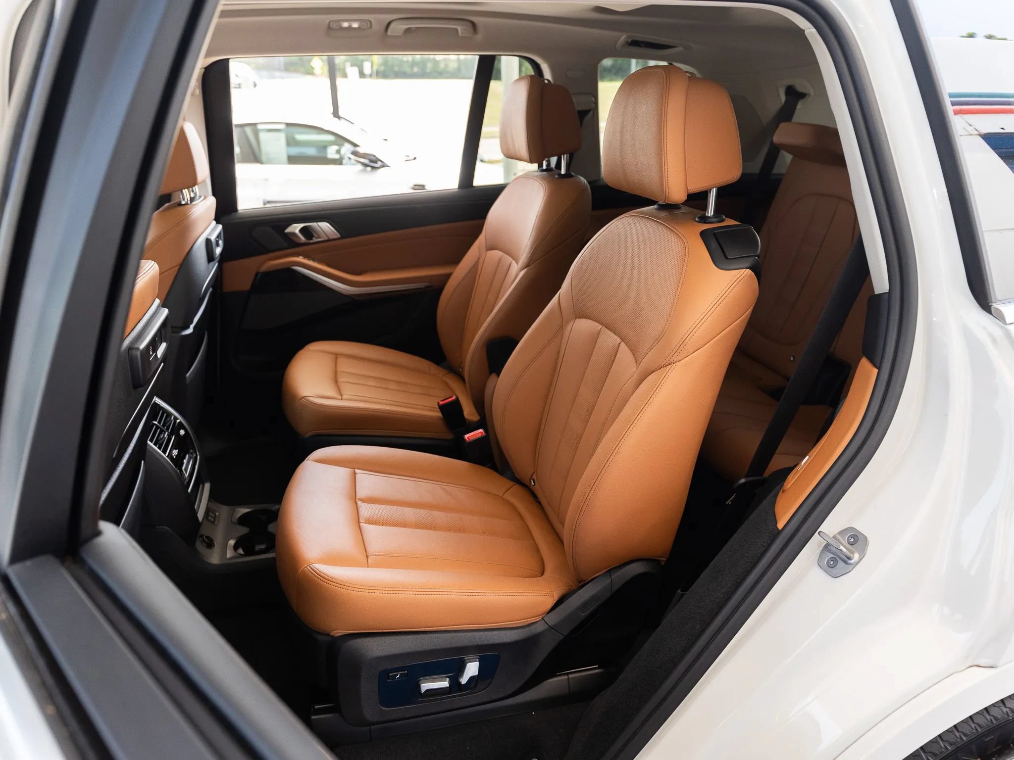 Used 2021 BMW X7 xDrive40i w/ Premium Package AWD/4WD image 29
