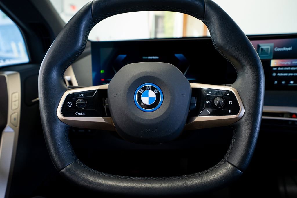Used 2024 BMW iX xDrive50 w/ Premium Package AWD/4WD image 33