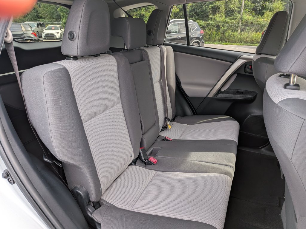 Used 2015 Toyota RAV4 LE FWD image 24