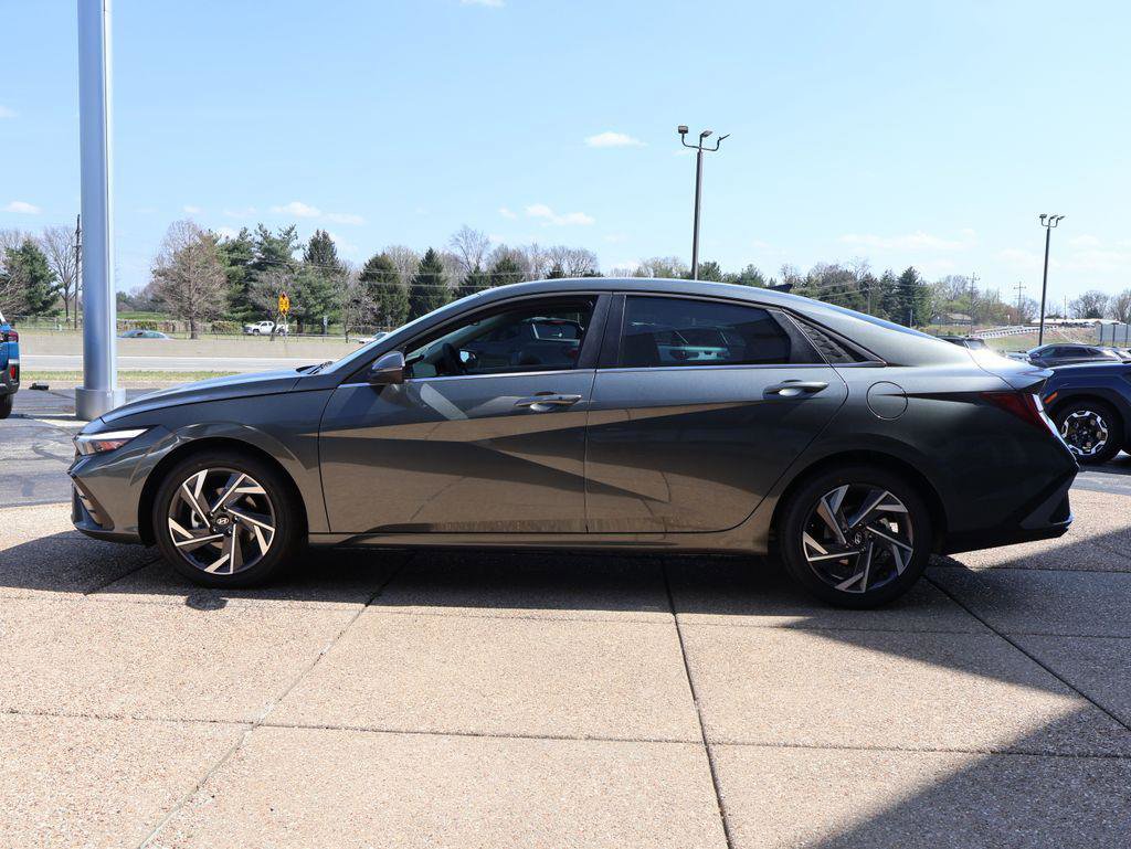 New 2026 Hyundai Elantra Limited image 3