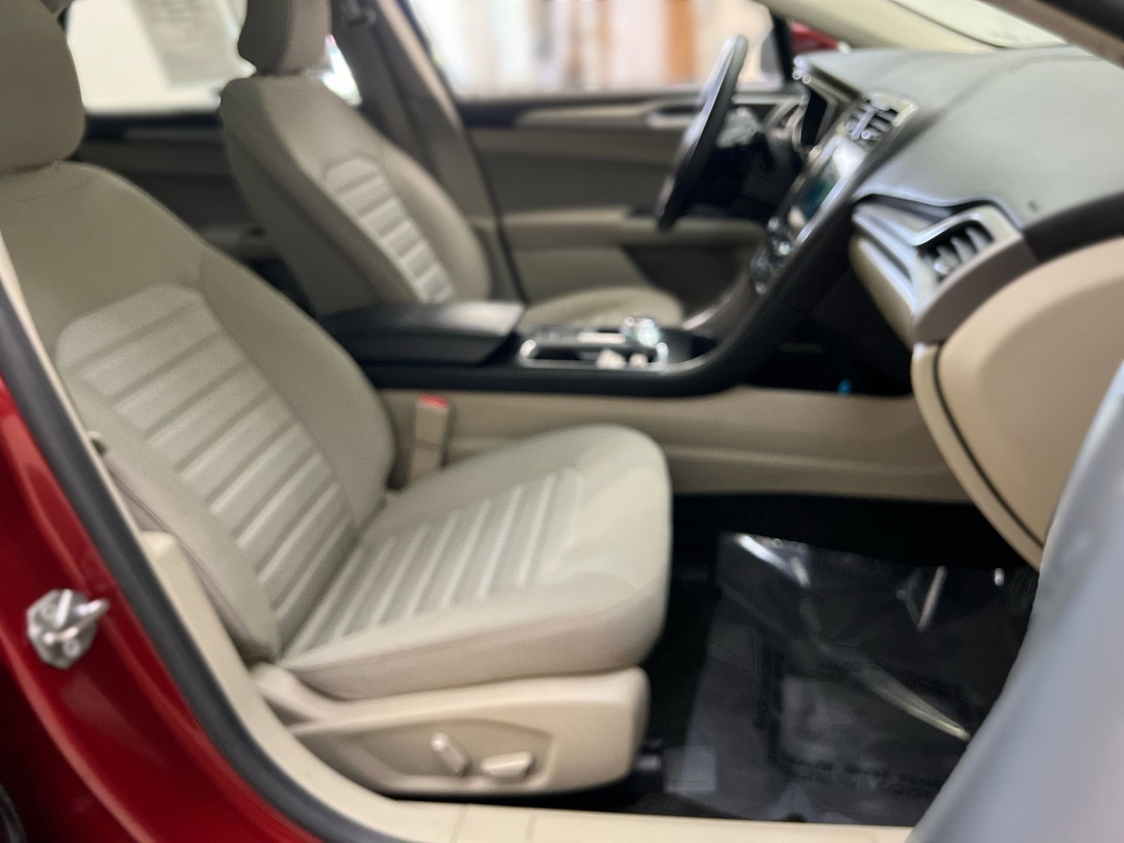 Used 2019 Ford Fusion SE image 25