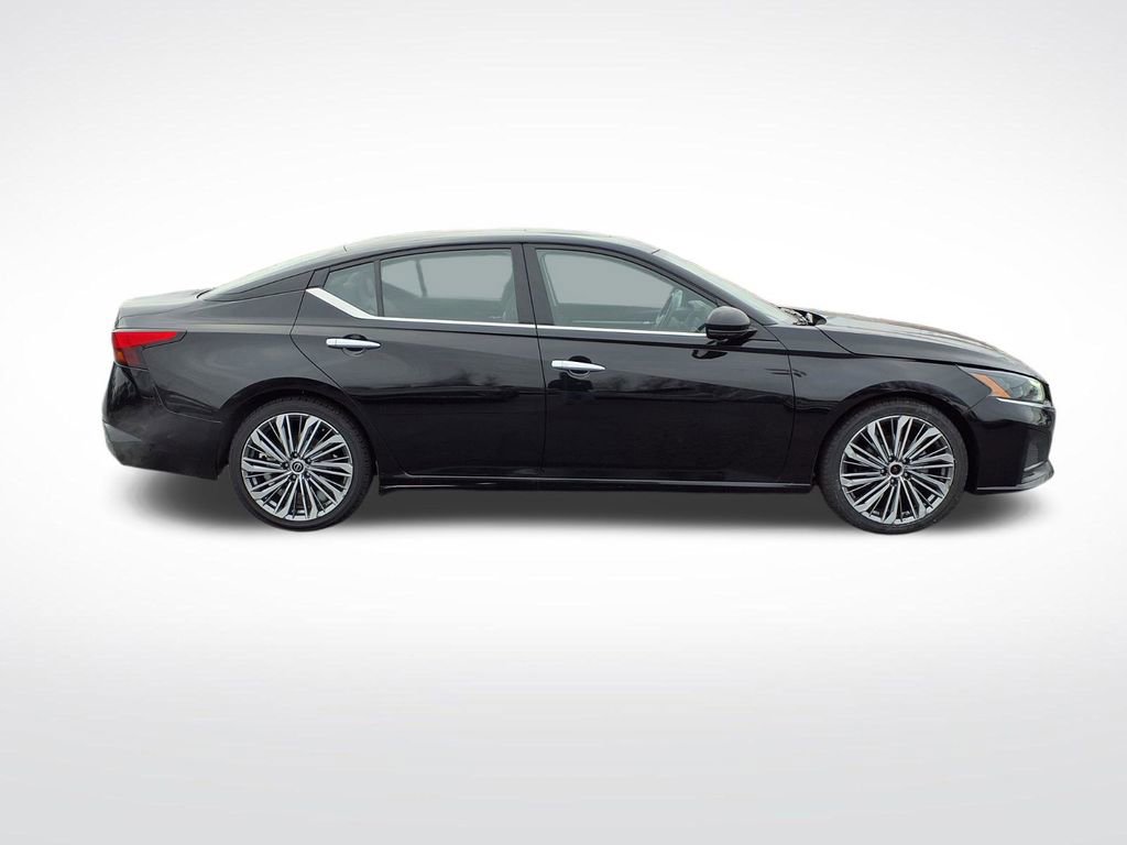 Used 2023 Nissan Altima 2.5 SL image 2
