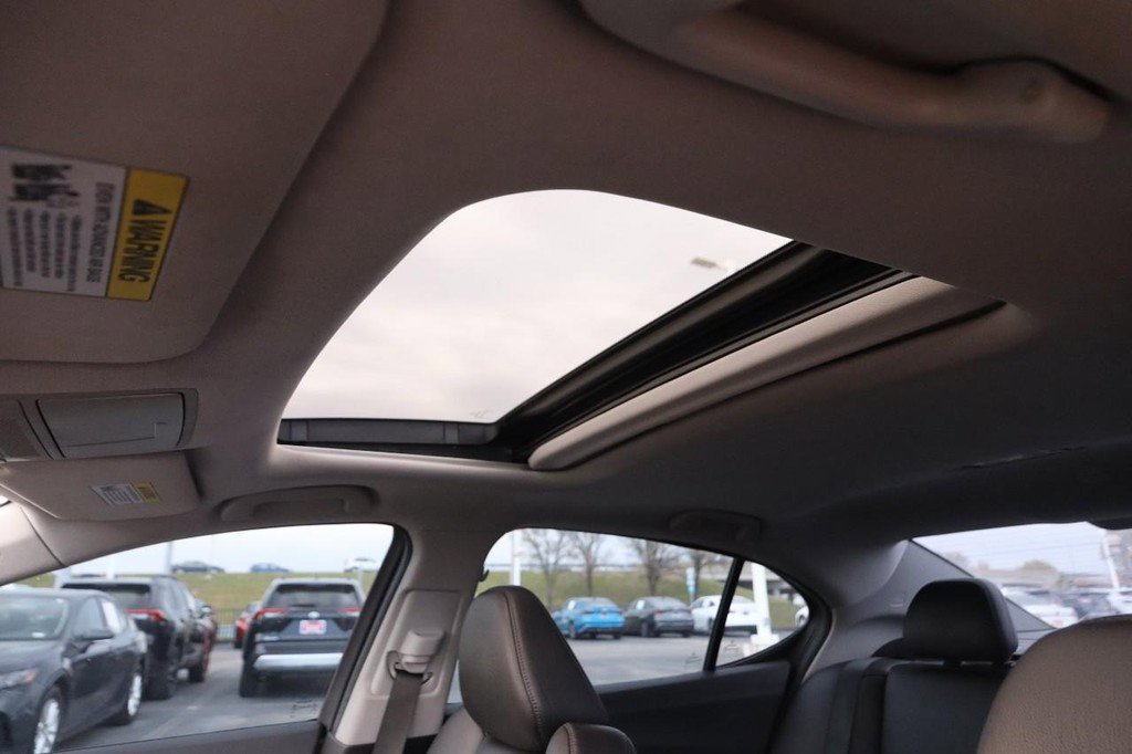Used 2015 Acura TLX image 8