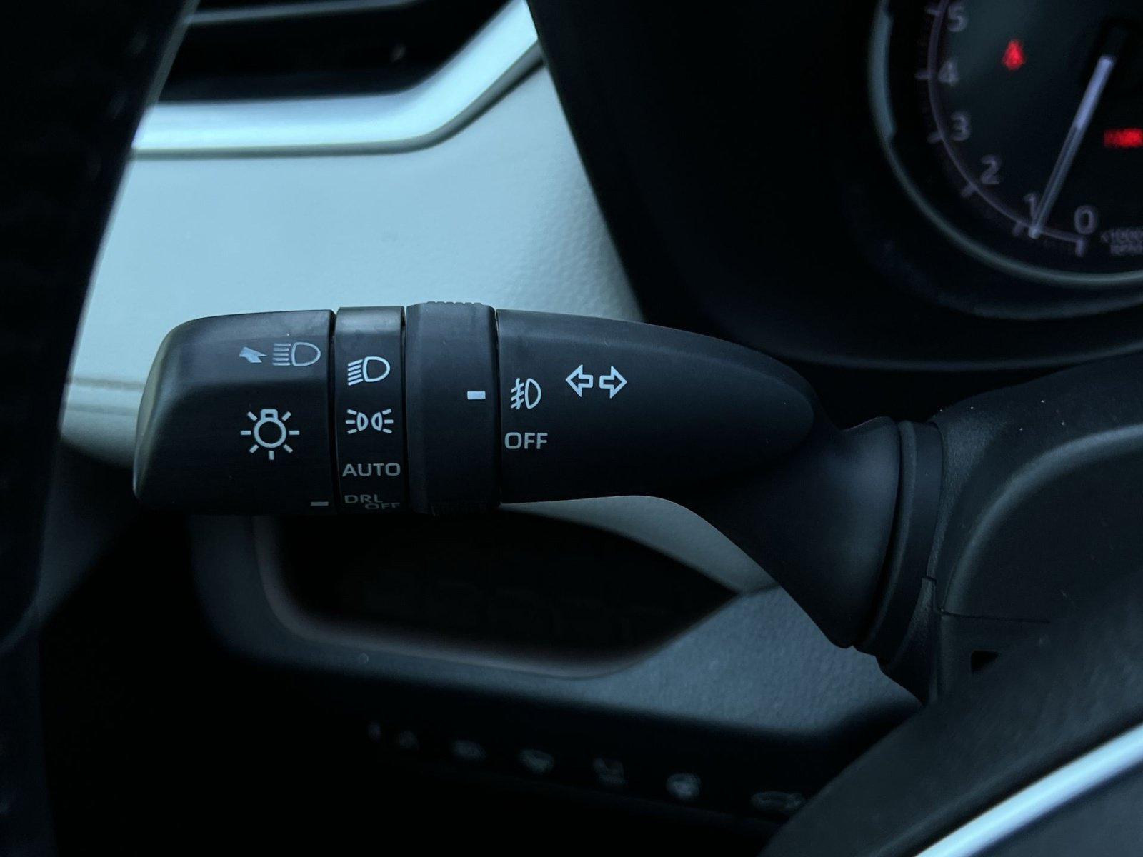 Used 2020 Toyota RAV4 Limited AWD/4WD image 31