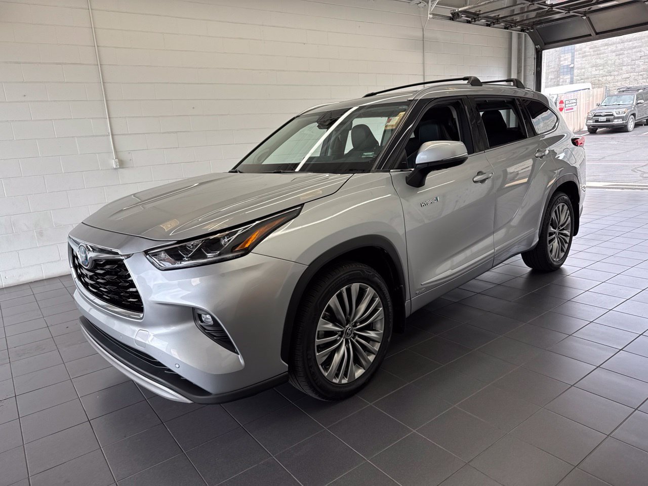 Used 2021 Toyota Highlander Platinum AWD/4WD image 4