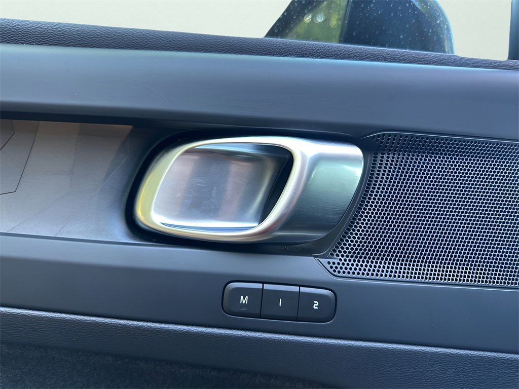 Used 2023 Volvo XC40 Recharge Plus image 19