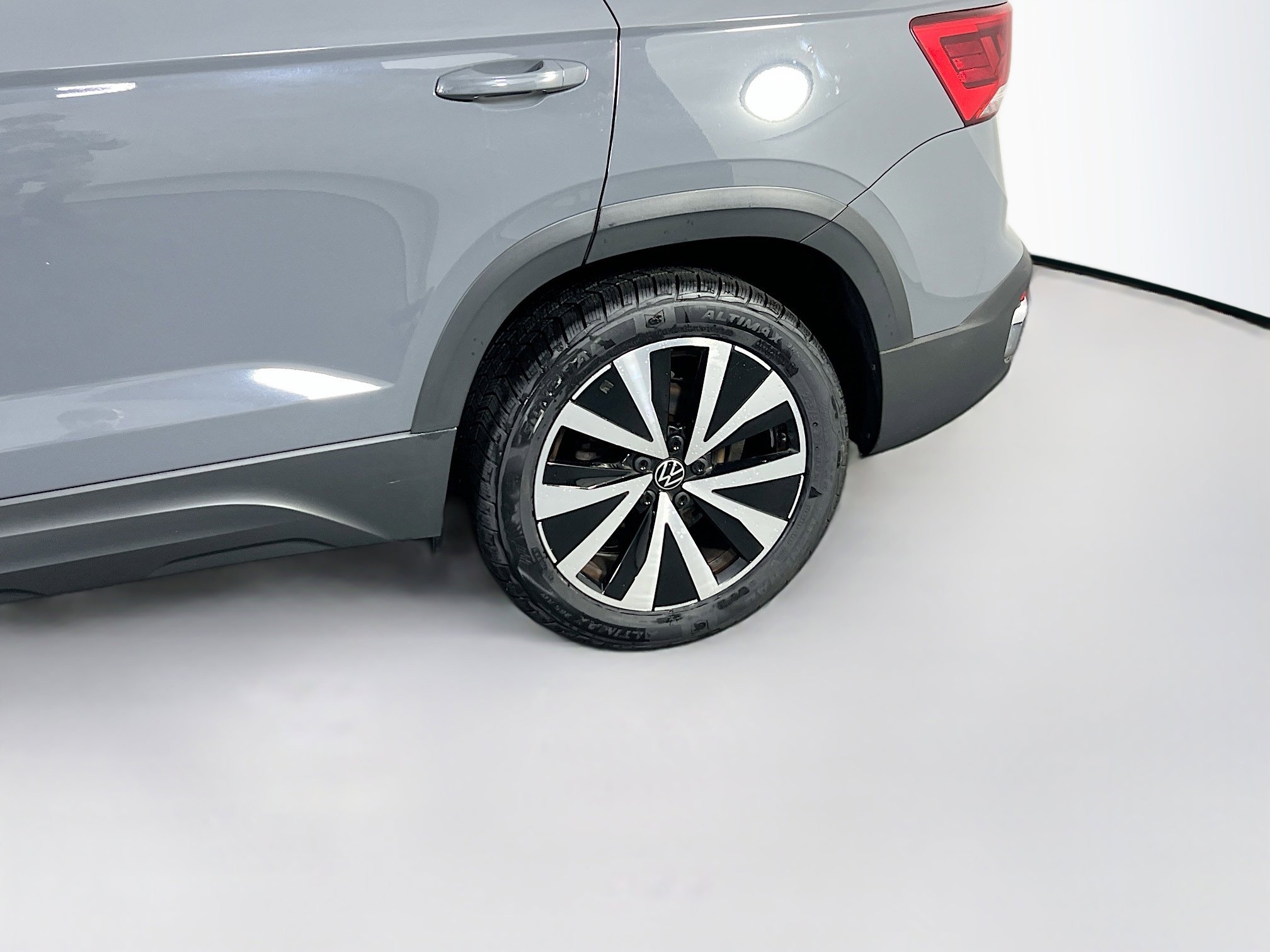 Used 2022 Volkswagen Taos SE AWD/4WD image 29