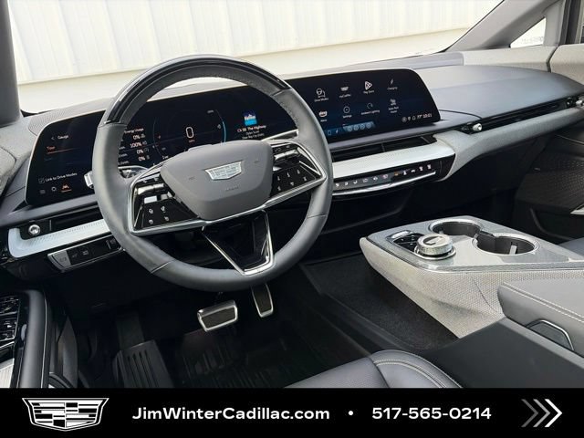 Certified 2025 Cadillac Optiq Luxury 2 w/ LPO, Floor Liner Package AWD/4WD image 18