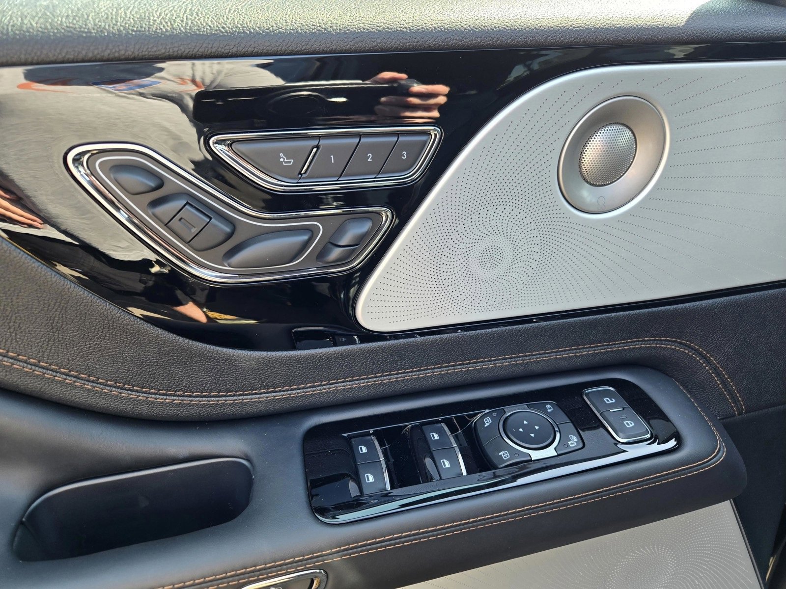 New 2025 Lincoln Aviator Black Label w/ Jet Appearance Package image 9