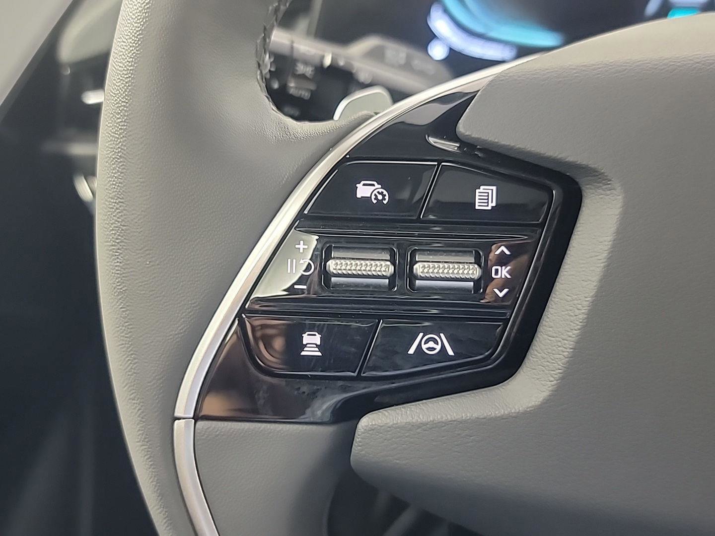 Used 2025 Kia Niro SX image 26