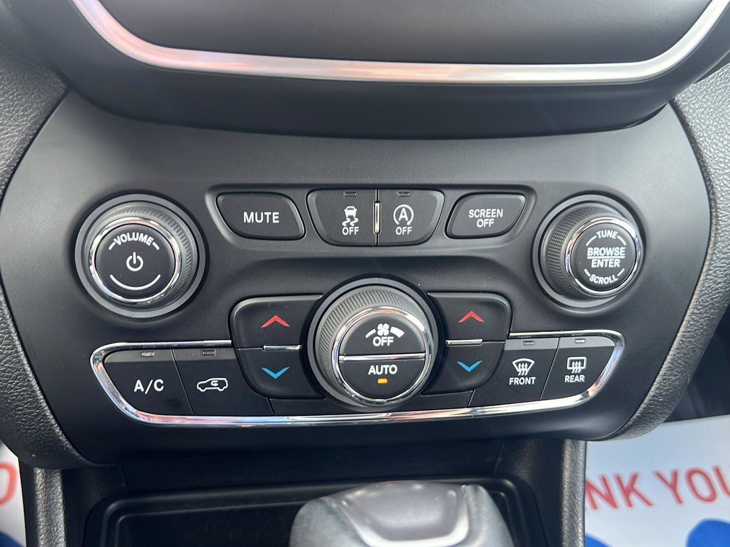 Used 2021 Jeep Cherokee Latitude Lux w/ Comfort/Convenience Group image 31