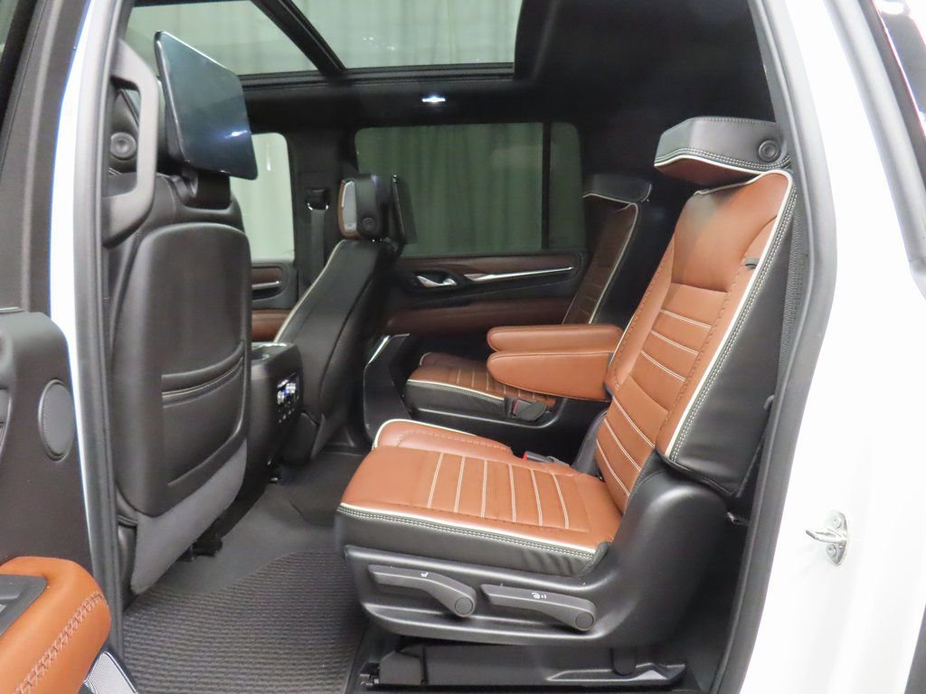 Used 2024 GMC Yukon XL Denali Ultimate image 10