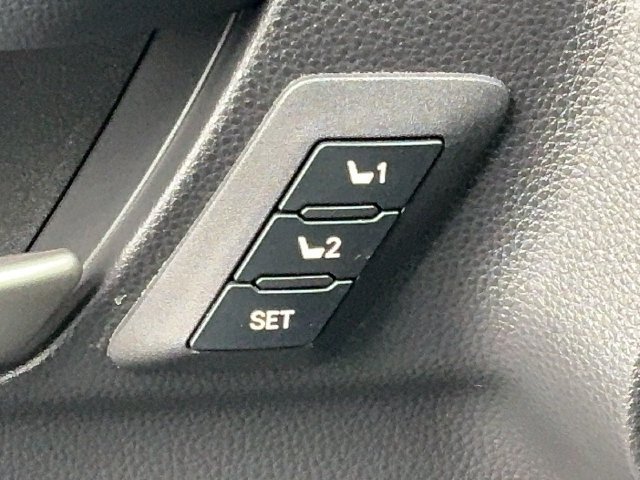 Used 2025 Toyota 4Runner Limited AWD/4WD image 11