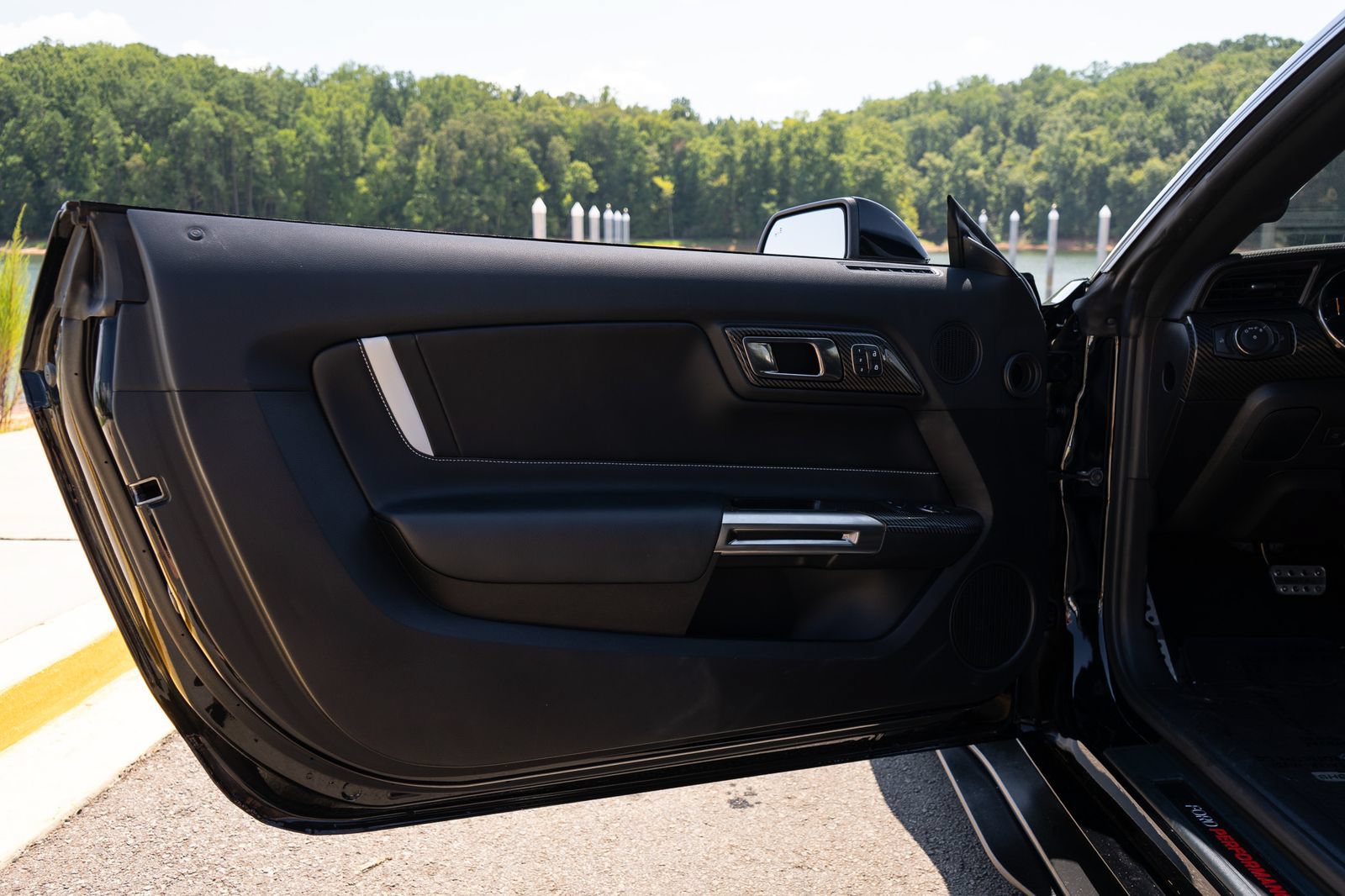 Used 2021 Ford Mustang Shelby GT500 w/ Technology Package RWD image 59