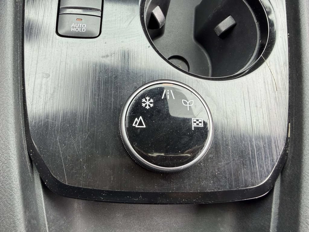 Used 2024 Nissan Rogue S AWD/4WD image 26