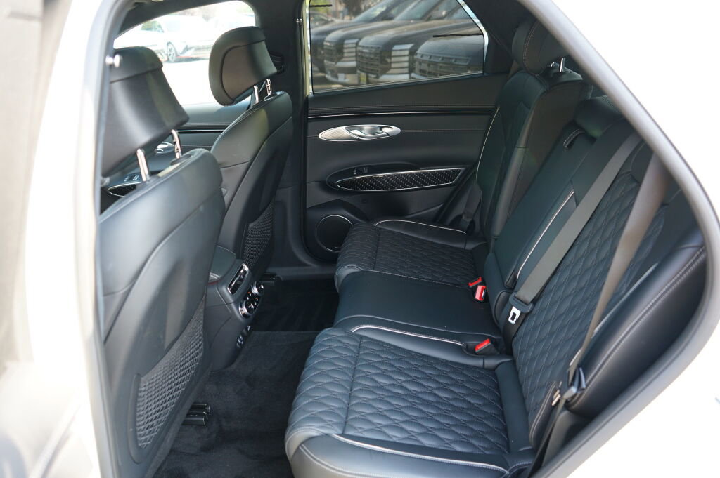 Used 2025 Genesis GV70 3.5T Sport w/ Sport Prestige Package image 19